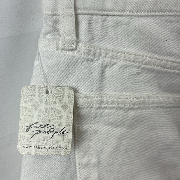 We The Free People Maggie Distressed High Low Raw Hem‎ Cutoff Shorts White Sz 28 - Picture 9 of 14